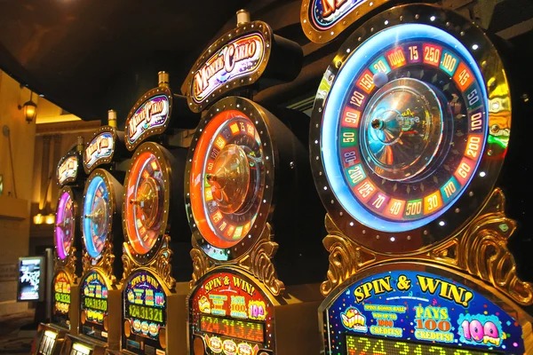 Multiplier assignment display before spin on Lightning Roulette